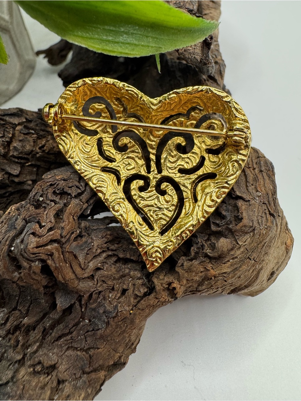 1928 vintage gold tone heart with clear rhinestones, EUC. 1 1/2”. - Picture 4 of 4